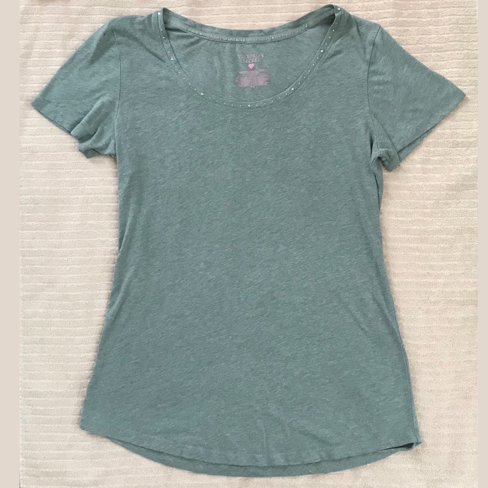 Victoria’s Secret tee in grey